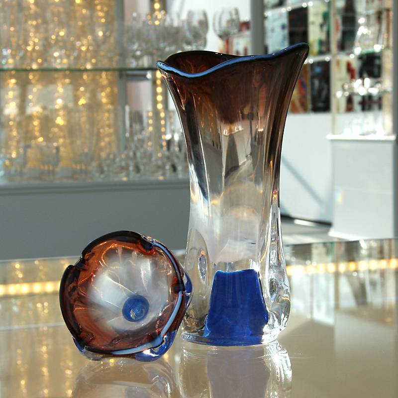 Vase mit  blauem Fuss "Stiller" (25cm)